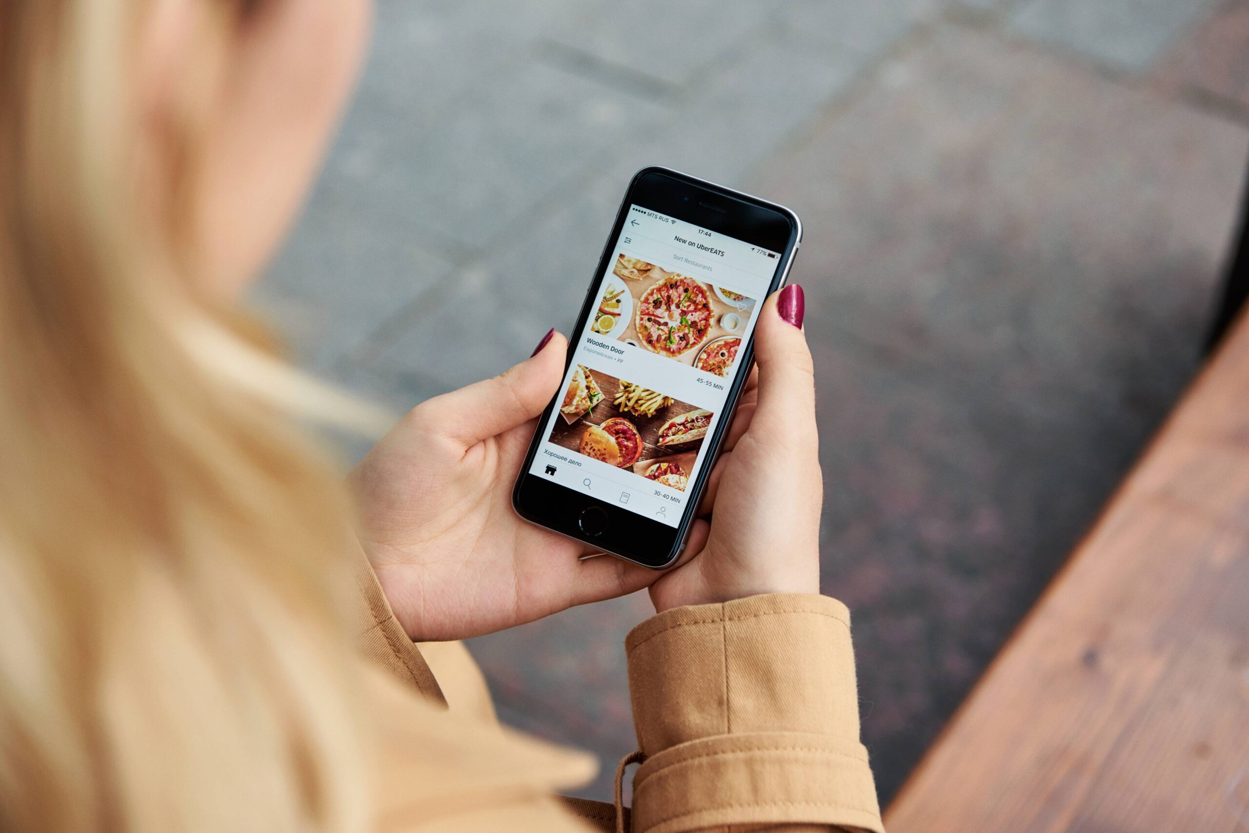 Uber Eats eezly food app